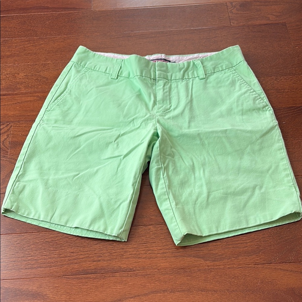 Women’s Vineyard Vines Light Green Shorts, size 2